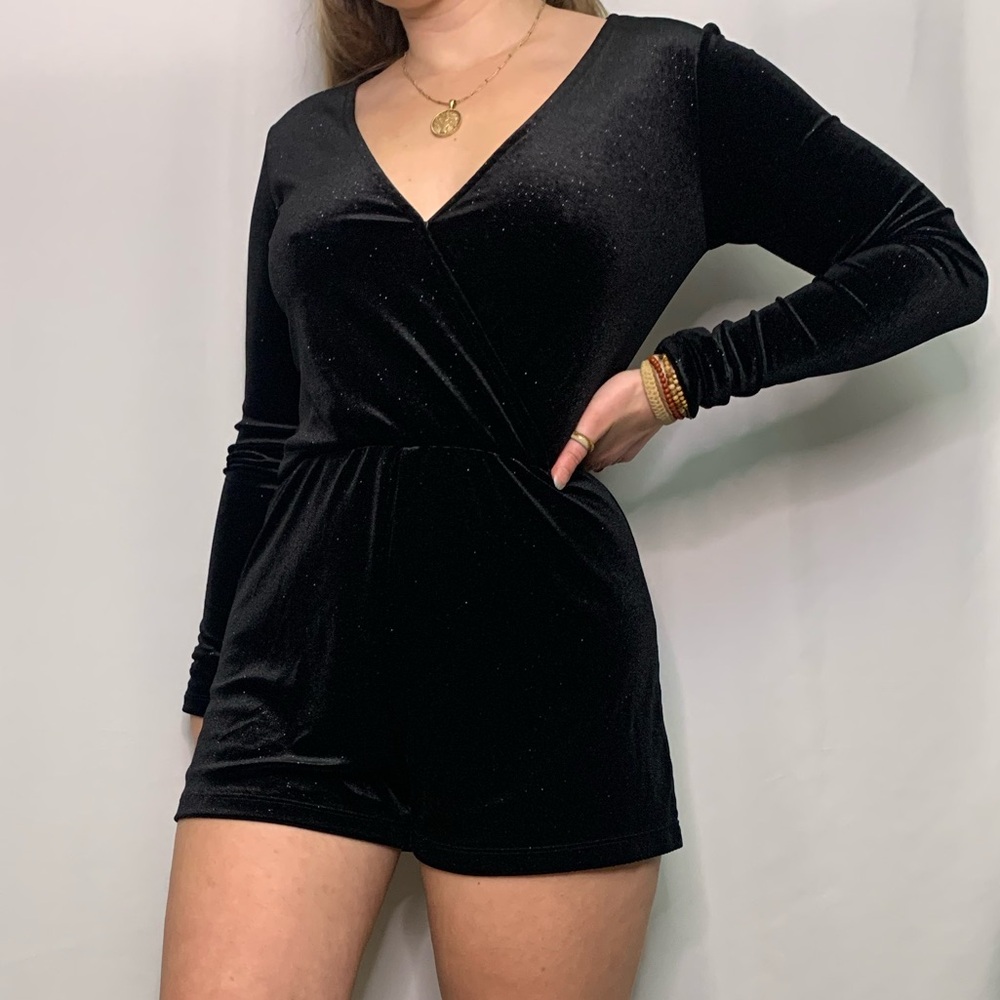 Black Velvet Long Sleeve Romper Womens Size 2